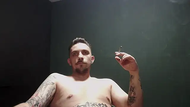 Snapshot of guesswhatbitch chatting on 10-15-25, 07:33 guesswhatbitch online show from 10-15-25, 07:33