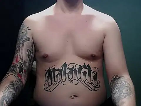 Snapshot of guesswhatbitch chatting on 10-28-25, 04:28 guesswhatbitch online show from 10-28-25, 04:28