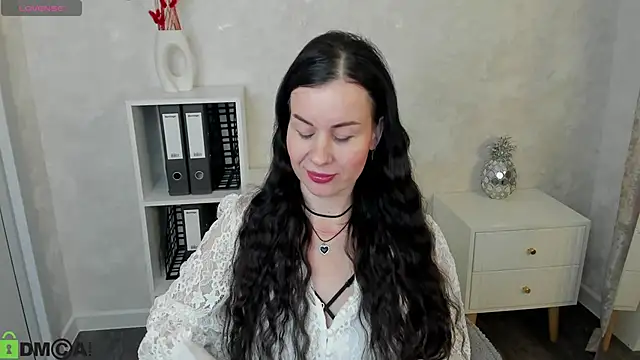 Stella Leon online show from 10-15-25, 01:04