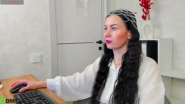 Stella Leon online show from 10-09-25, 01:06
