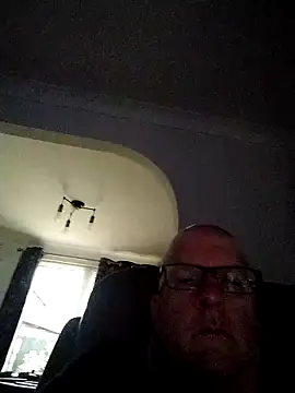 Snapshot of PhilM2001 chatting on 06-18-26, 04:11 PhilM2001 online show from 06-18-26, 04:11