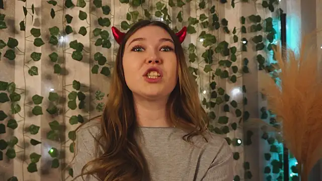 Snapshot of cheeky_cherry_juice chatting on 11-01-25, 01:27 cheeky cherry juice online show from 11-01-25, 01:27