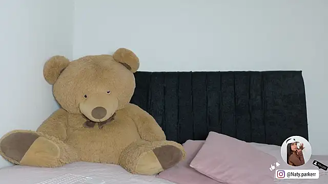 Snapshot of Natashaparker__ chatting on 06-02-26, 03:50 Natashaparker online show from 06-02-26, 03:50