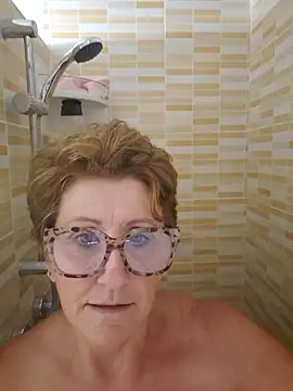 Snapshot of LadyLuxe_xx chatting on 10-05-25, 11:23 LadyLuxe xx online show from 10-05-25, 11:23