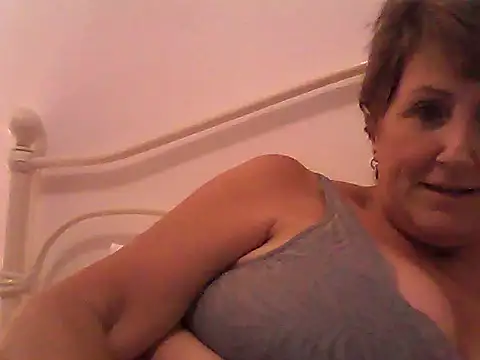 Snapshot of LadyLuxe_xx chatting on 10-12-25, 08:32 LadyLuxe xx online show from 10-12-25, 08:32