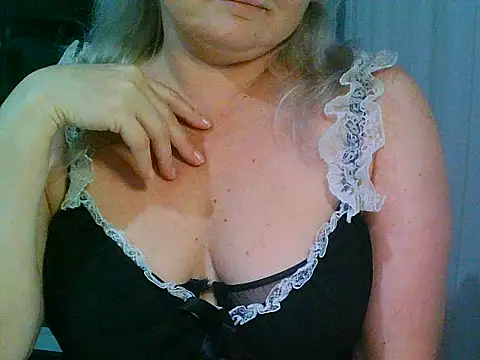 Snapshot of Blue-sky69 chatting on 10-13-25, 05:14 Blue-sky69 online show from 10-13-25, 05:14