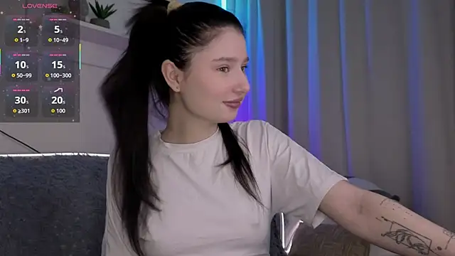  Lua   online show from 04-23-26, 05:25