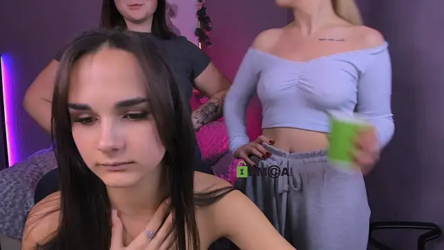 Snapshot of ariana_ross7 chatting on 10-03-25, 10:22 ariana ross7 online show from 10-03-25, 10:22