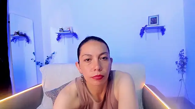 karlaaa   online show from 10-11-25, 03:13