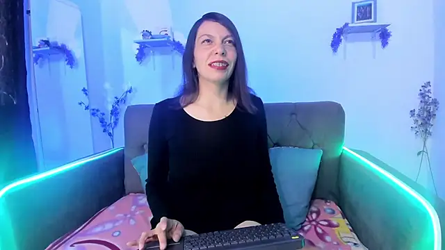 karlaaa   online show from 10-16-25, 01:52