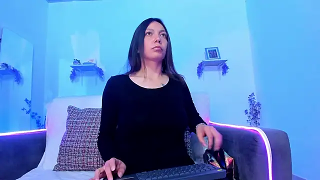 karlaaa   online show from 11-27-25, 02:39