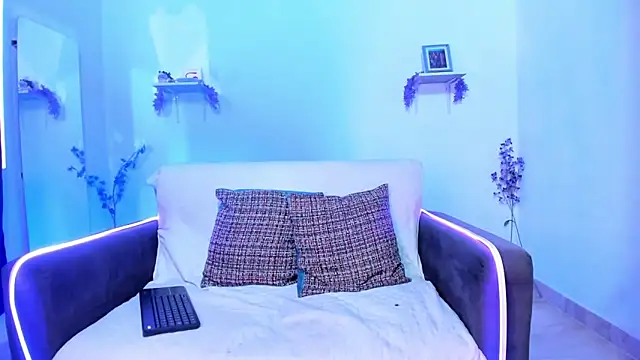 karlaaa   online show from 12-04-25, 02:05