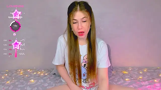 Snapshot of baby_girl_0001 chatting on 10-13-25, 01:40 baby girl 0001 online show from 10-13-25, 01:40
