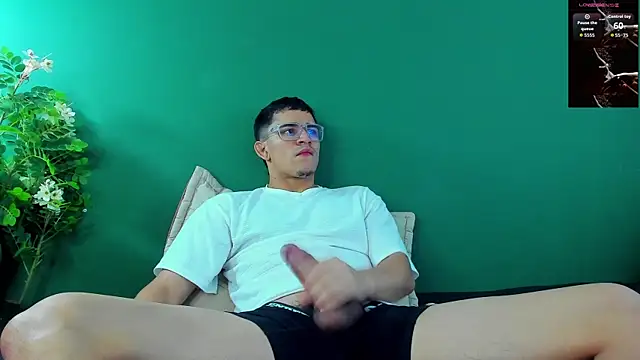 Snapshot of JeergMuscle chatting on 10-21-25, 03:28 JeergMuscle online show from 10-21-25, 03:28