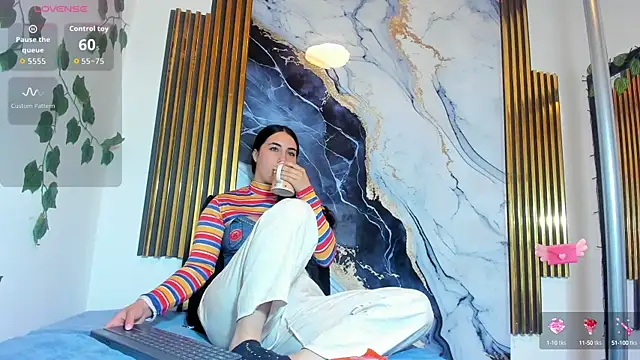 Snapshot of brittanyy20 chatting on 10-15-25, 09:39 brittanyy20 online show from 10-15-25, 09:39