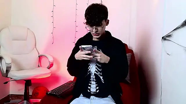 bellmontneon online show from 10-23-25, 11:42