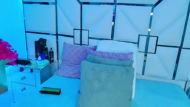 SabrinnaTaylor online show from 12-22-25, 07:25