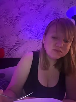 Snapshot of GretieLee chatting on 10-10-25, 07:04 GretieLee online show from 10-10-25, 07:04