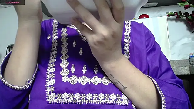 Snapshot of kashvi_ chatting on 05-28-26, 07:09 kashvi online show from 05-28-26, 07:09