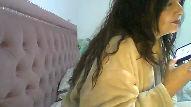 dulcefanny online show from 06-17-26, 03:44