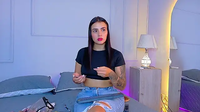 Snapshot of ElectraScot chatting on 11-15-25, 07:07 ElectraScot online show from 11-15-25, 07:07