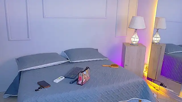 Snapshot of ElectraScot chatting on 11-26-25, 07:36 ElectraScot online show from 11-26-25, 07:36