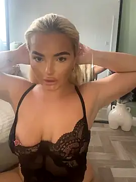 Snapshot of BelleXx chatting on 09-19-25, 01:48 BelleXx online show from 09-19-25, 01:48