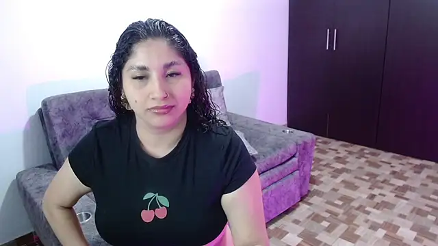 Snapshot of Gia_Dior chatting on 06-04-26, 01:32 Gia Dior online show from 06-04-26, 01:32