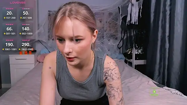 LunaLuxxy online show from 10-08-25, 03:46