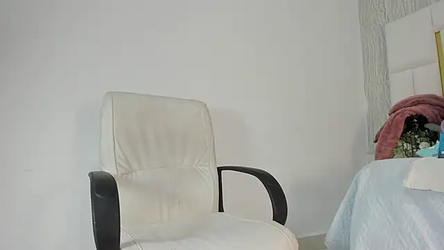 mia vy online show from 03-24-26, 03:06