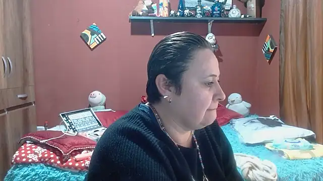 Snapshot of Sasharosee2 chatting on 02-18-26, 01:18 Sasharosee2 online show from 02-18-26, 01:18