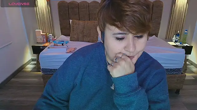 Snapshot of Sasharosee2 chatting on 10-04-25, 12:07 Sasharosee2 online show from 10-04-25, 12:07