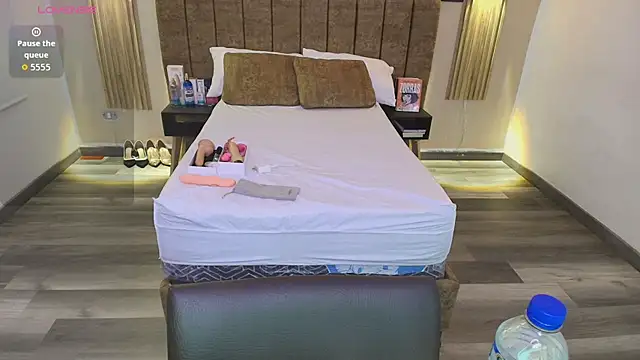 Snapshot of Sasharosee2 chatting on 09-26-25, 12:01 Sasharosee2 online show from 09-26-25, 12:01