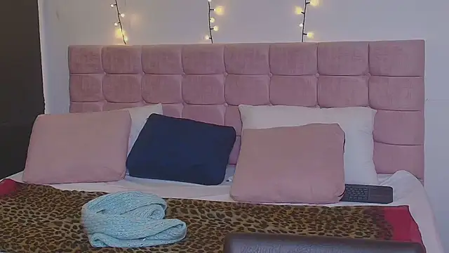 Snapshot of Sasharosee2 chatting on 09-19-25, 11:58 Sasharosee2 online show from 09-19-25, 11:58