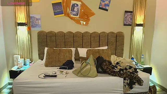 Snapshot of Sasharosee2 chatting on 10-06-25, 11:55 Sasharosee2 online show from 10-06-25, 11:55