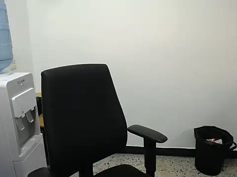 Snapshot of Alice-08 chatting on 05-20-26, 04:48 Alice-08 online show from 05-20-26, 04:48