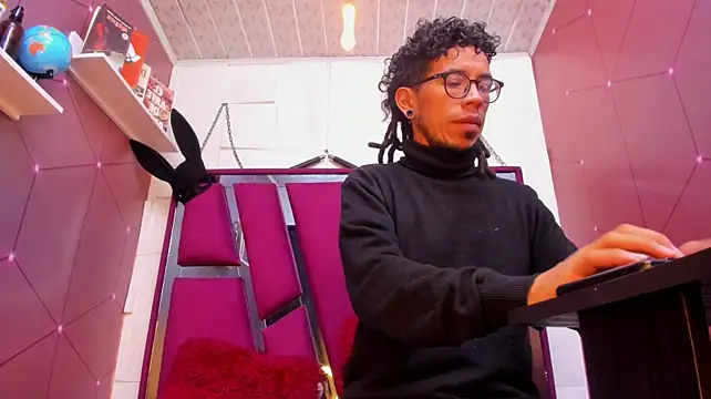 Snapshot of Alien_high chatting on 09-26-25, 12:12 Alien high online show from 09-26-25, 12:12