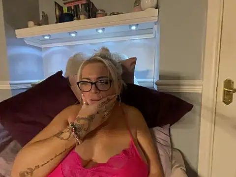 BonnyDesire online show from 11-18-25, 08:23