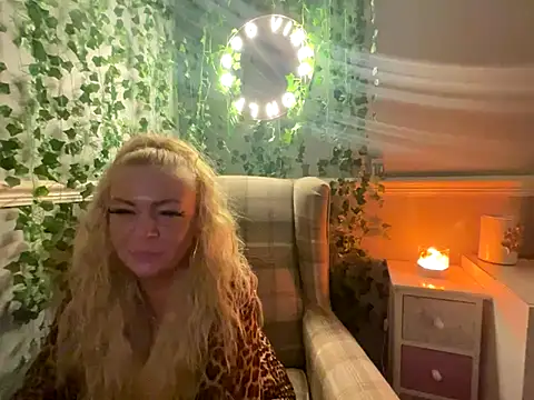 BonnyDesire online show from 10-02-25, 06:33