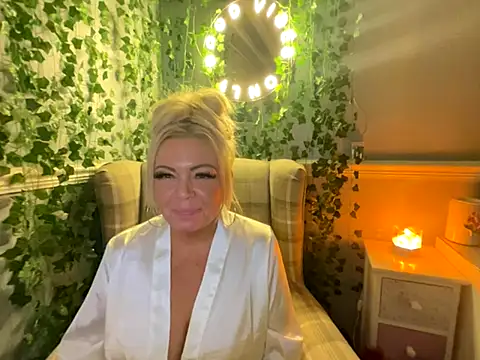 BonnyDesire online show from 10-28-25, 07:57