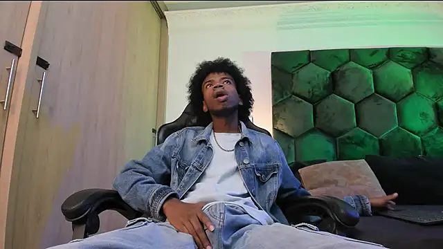 Snapshot of AllexJacob chatting on 02-05-26, 01:18 AllexJacob online show from 02-05-26, 01:18