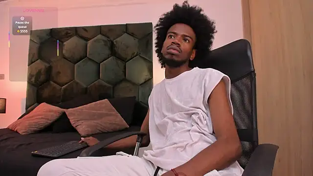 Snapshot of AllexJacob chatting on 04-10-26, 01:29 AllexJacob online show from 04-10-26, 01:29