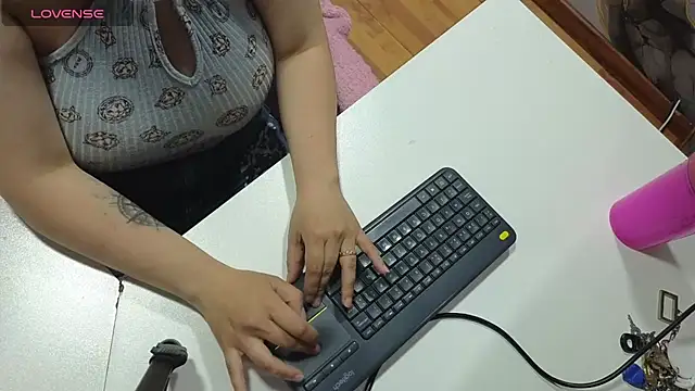 valery cute 18 online show from 10-30-25, 11:30