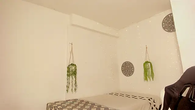 Dakota x18 online show from 11-10-25, 07:19