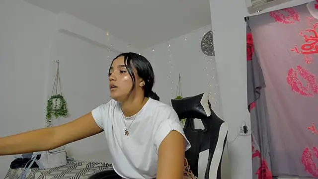 Dakota x18 online show from 11-07-25, 07:29