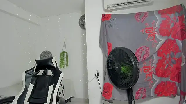 Dakota x18 online show from 11-08-25, 08:23