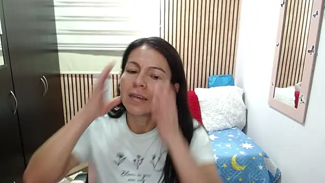 camilavargas  online show from 06-09-26, 07:04