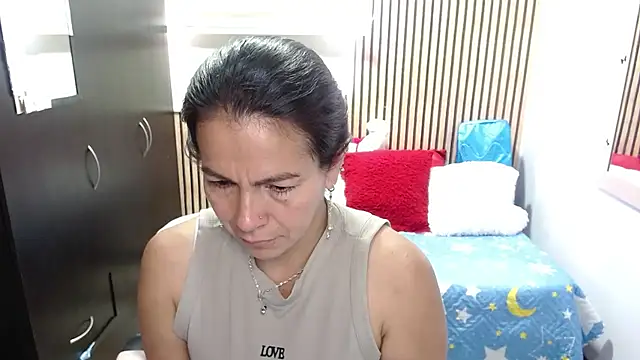 camilavargas  online show from 06-11-26, 08:28