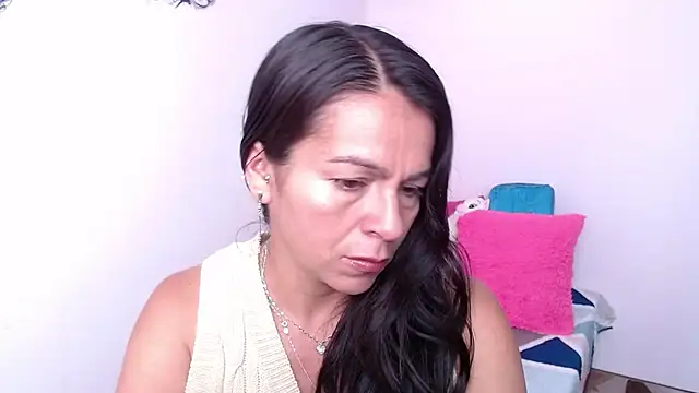 Snapshot of camilavargas_ chatting on 02-14-26, 03:45 camilavargas online show from 02-14-26, 03:45