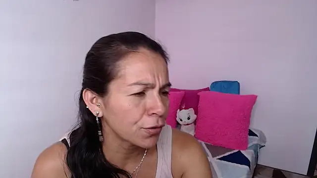 Snapshot of camilavargas_ chatting on 02-15-26, 03:55 camilavargas online show from 02-15-26, 03:55